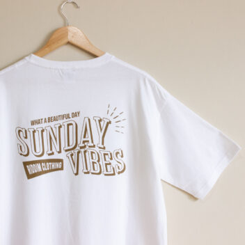 [WHITE] SUNDAY VIBES T-SHRIT